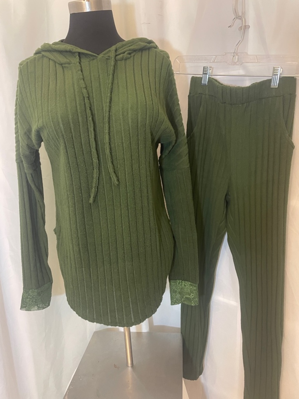 SHEIN Olive Green Ribbed fleece Hoodie and Pants Set. Size 6. Super Soft